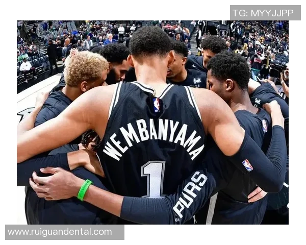 勇士与马刺激战四月十一日NBA季后赛精彩对决引发球迷热议